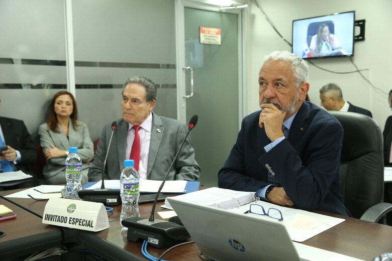 Canal mantendrá reducción en el tránsito de buques en 2024