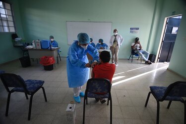 ‘La evidencia es cada día más fuerte a favor de la seguridad y la eficiencia’ de la vacuna anticovid: Israel Cedeño 