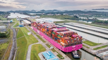 Canal de Panamá permite el paso de portacontenedores más largos