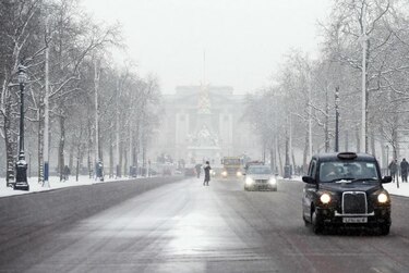 En aeropuerto de Londres cancelan los vuelos por la nieve