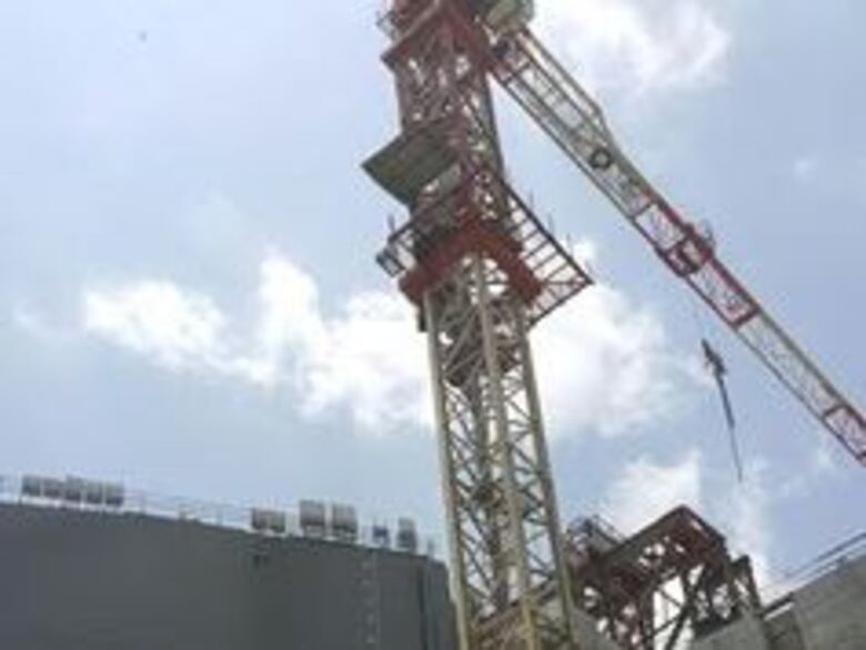 Instalan la última de las 16 compuertas en el Pacífico