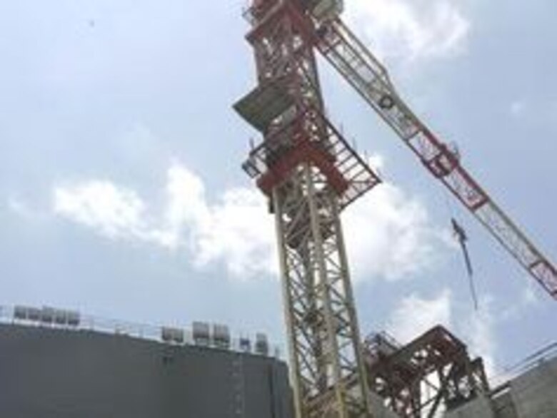 Instalan la última de las 16 compuertas en el Pacífico