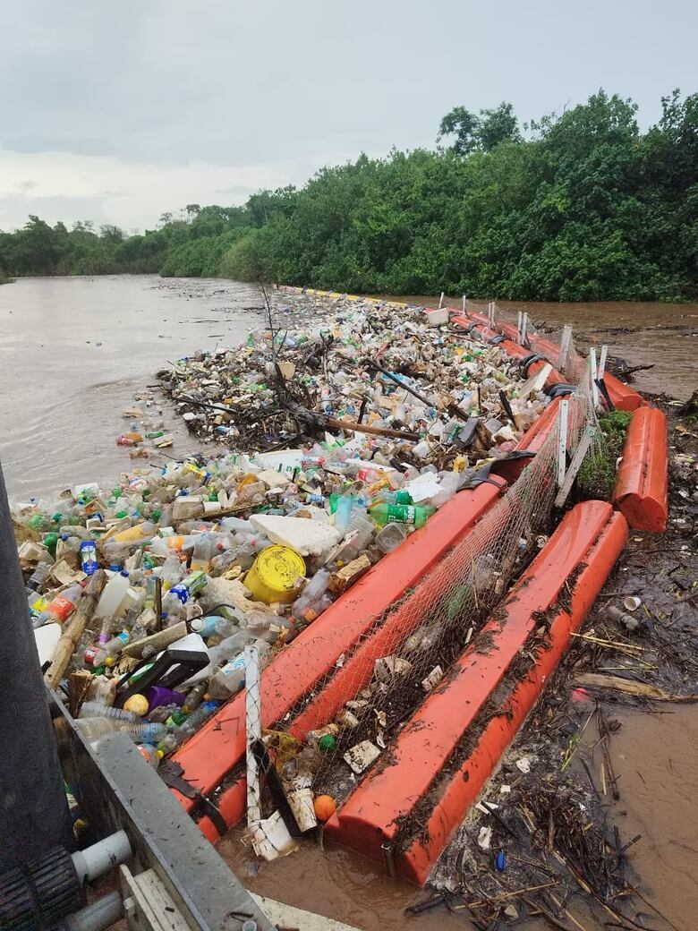 Río Juan Díaz abarrotado de basura: Wanda captura más desechos de lo previsto