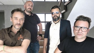 La banda Love of Lesbian cree en la fuerza del destino