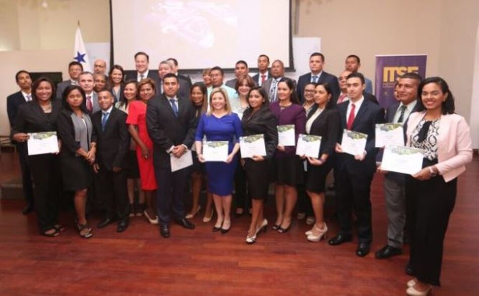 33 instructores del ITSE viajan a Alemania y Canadá para capacitarse