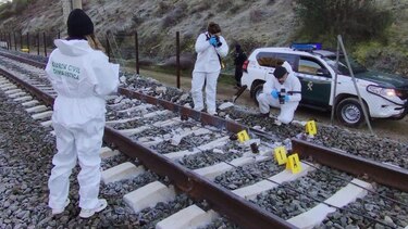 Un informe preliminar apunta a la rotura de una vía como posible causa del accidente de dos trenes en España que dejó 45 muertos