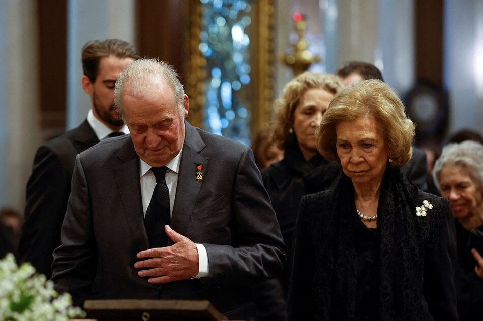 El reencuentro de Juan Carlos I con la reina Sofía y los reyes en el funeral de Constantino de Grecia