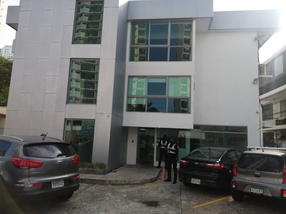 Procuraduría allana dos locales ligados a la vacunación clandestina en Coco del Mar