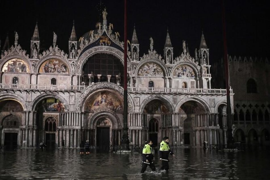 Venecia afectada por una marea alta histórica