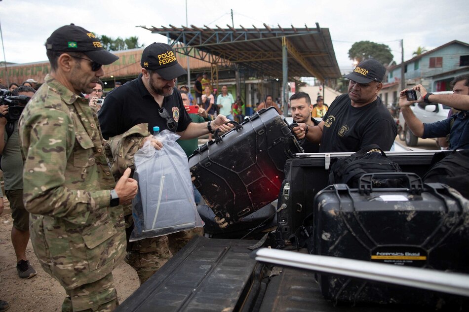 Llevan a un sospechoso al lugar de las búsquedas de los dos desaparecidos en la Amazonía