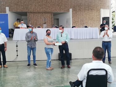 Presidente Cortizo entrega incentivos a productores y estudiantes en Chiriquí