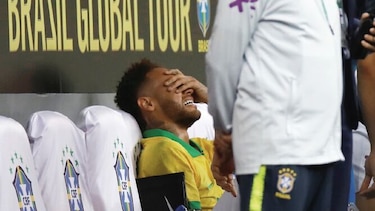 Neymar, entre una lesión y una imagen que se deteriora