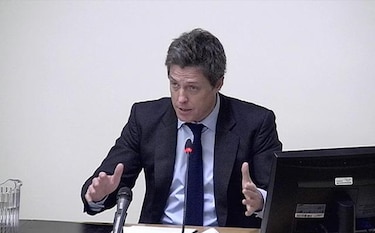 Hugh Grant: Me hackeó un tabloide que no era de Murdoch