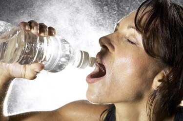 Estudio científico demuestra por primera vez que beber agua adelgaza