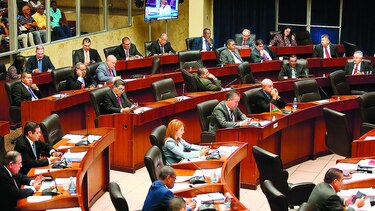 Diputados responden a la advertencia del presidente Varela
