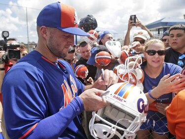 Tim Tebow tiene su primera práctica formal en campamento de los Mets