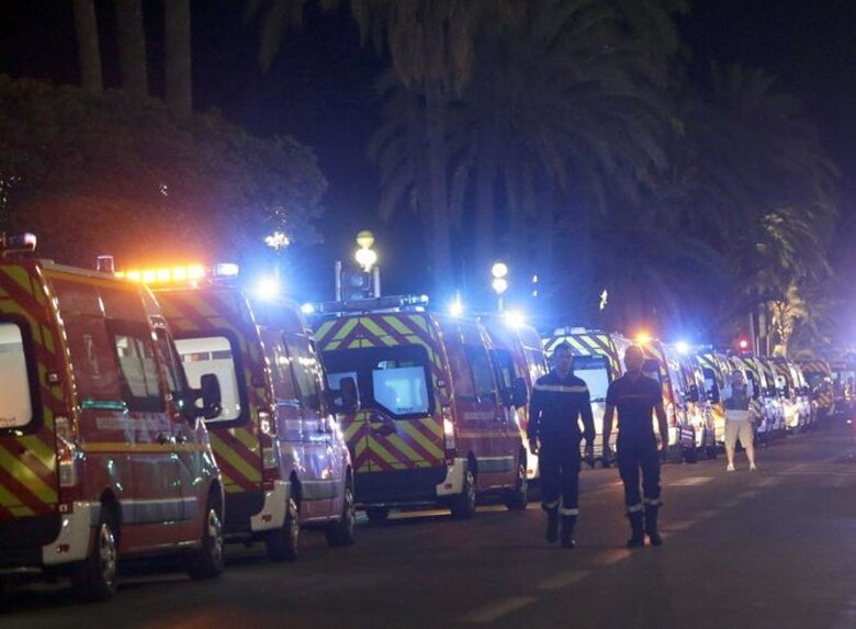 Al menos 84 personas mueren embestidas por un camión en Niza