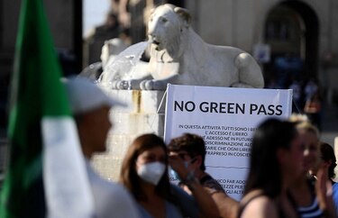 Italia hará obligatorio el pase sanitario para profesores y el transporte público