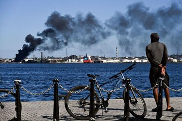 Un incendio afectó las instalaciones de una refinería de petróleo de La Habana en medio de la grave crisis energética en Cuba