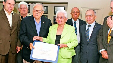 Honores para José Franco