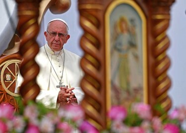 El papa Francisco llama en Perú a luchar contra la 'plaga' del feminicidio