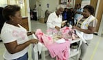 Mujeres que comparten sus días apoyando a pacientes con cáncer