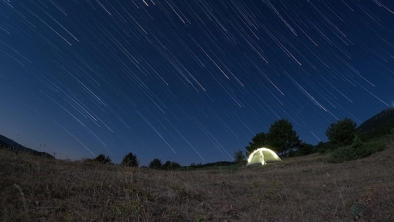 ‘En cuanto algo cae, es hora de ponerse en marcha’: el lucrativo negocio de los buscadores de meteoritos que ganan miles de dólares vendiéndolos