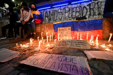 Al menos 19 muertos y 800 heridos en cinco días de disturbios en Colombia