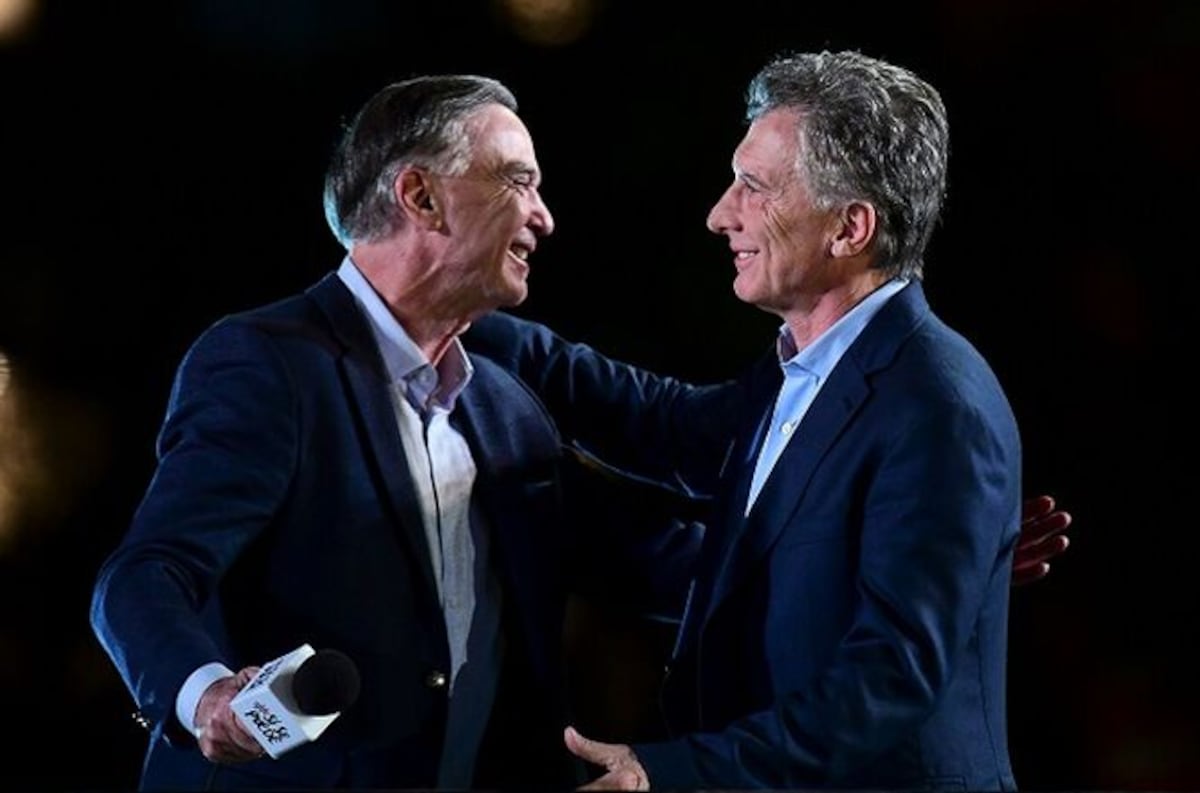 El mandatario y candidato presidencial, Mauricio Macri (Der.) y Miguel Ángel Pichetto, candidato a vicepresidente de Juntos por el Cambio.