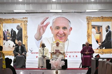 El papa Francisco se reúne con desplazados de Sudán del Sur y pide el fin de violencia