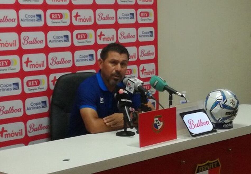 La eliminatoria está abierta para cualquiera, dice entrenador salvadoreño