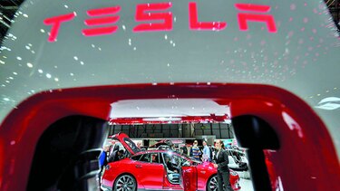 Tesla pide a Trump defender producción