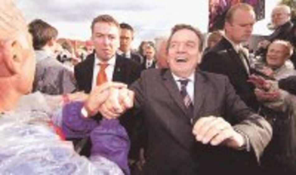 Merkel y Schroeder no dan su brazo a torcer