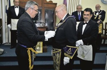 Masones descorren sus velos al profano