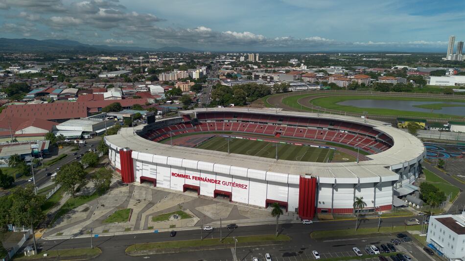 Seguridad: accesos, controles y artículos prohibidos para el partido Panamá–Surinam en el Rommel Fernández