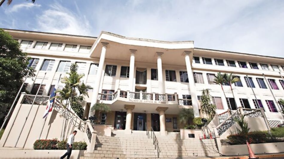 Sala Tercera suspende decretos del Gabinete