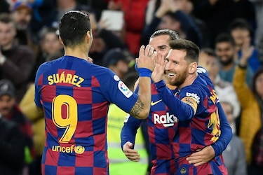 El Barça se marcha de vacaciones como líder tras imponerse al Alavés