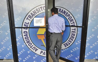 Imputan a exfuncionario de la ATTT por otorgamiento irregular de 17 mil licencias de conducir
