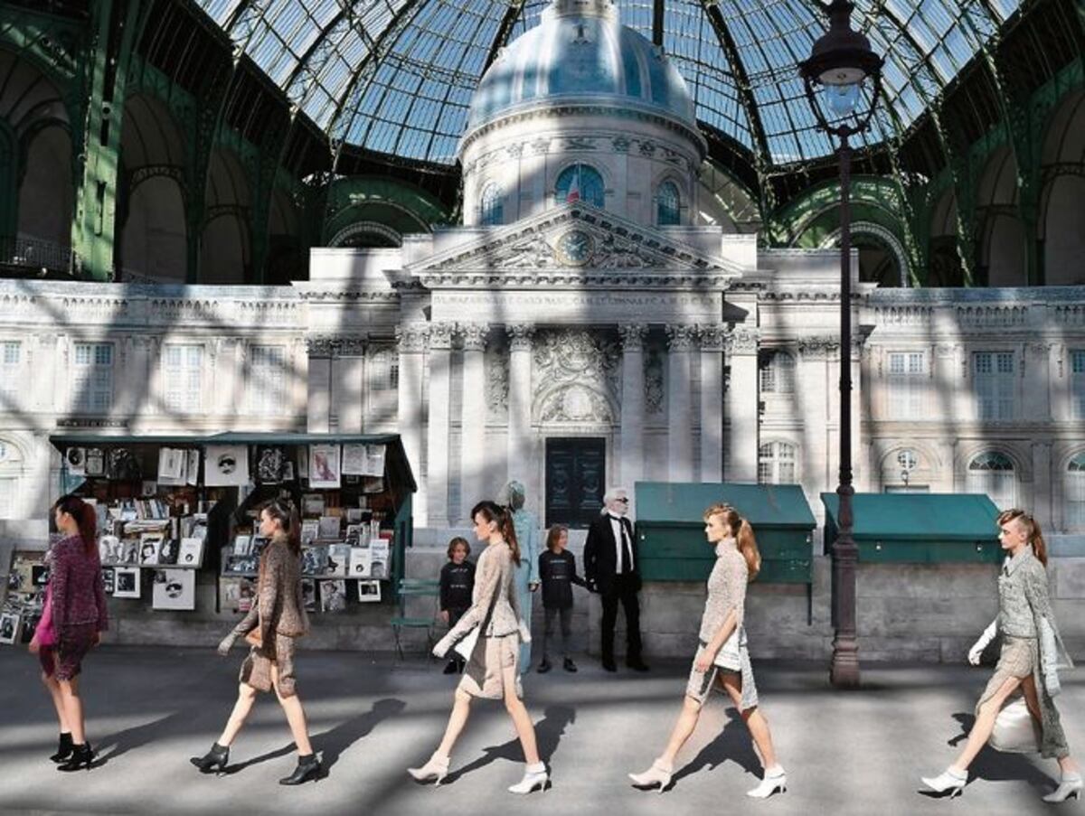 Chanel abre las costuras