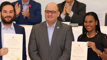 Tribunal Electoral entrega credenciales a diputados electos en el 8-7