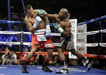 Boxeo: Mayweather vence a Maidana y retiene títulos mundiales