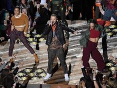 Justin Timberlake brinda espectáculo recargado en el Super Bowl