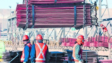 Codelco, entre inversiones y recortes