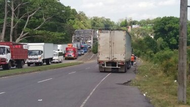 Transportistas de carga amenazan con cerrar frontera en Chiriquí