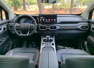 Imponente, elegante y con espacio para todos y todo, así es el Geely Okavango