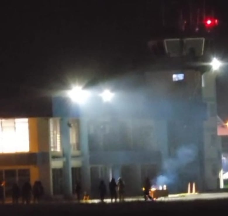 Manifestantes irrumpen en aeropuerto de Changuinola; Mulino convoca al Gabinete para este viernes