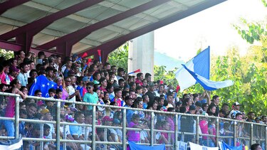 La fiesta está en el interior