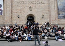 Clases en la calle, la protesta académica ante el retiro de obras de un museo colombiano