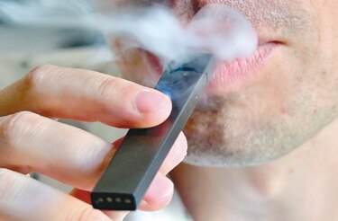 Revelan daños que causan cigarrillos electrónicos