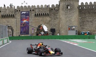 Ricciardo lidera los segundos ensayos libres en Azerbaiyán